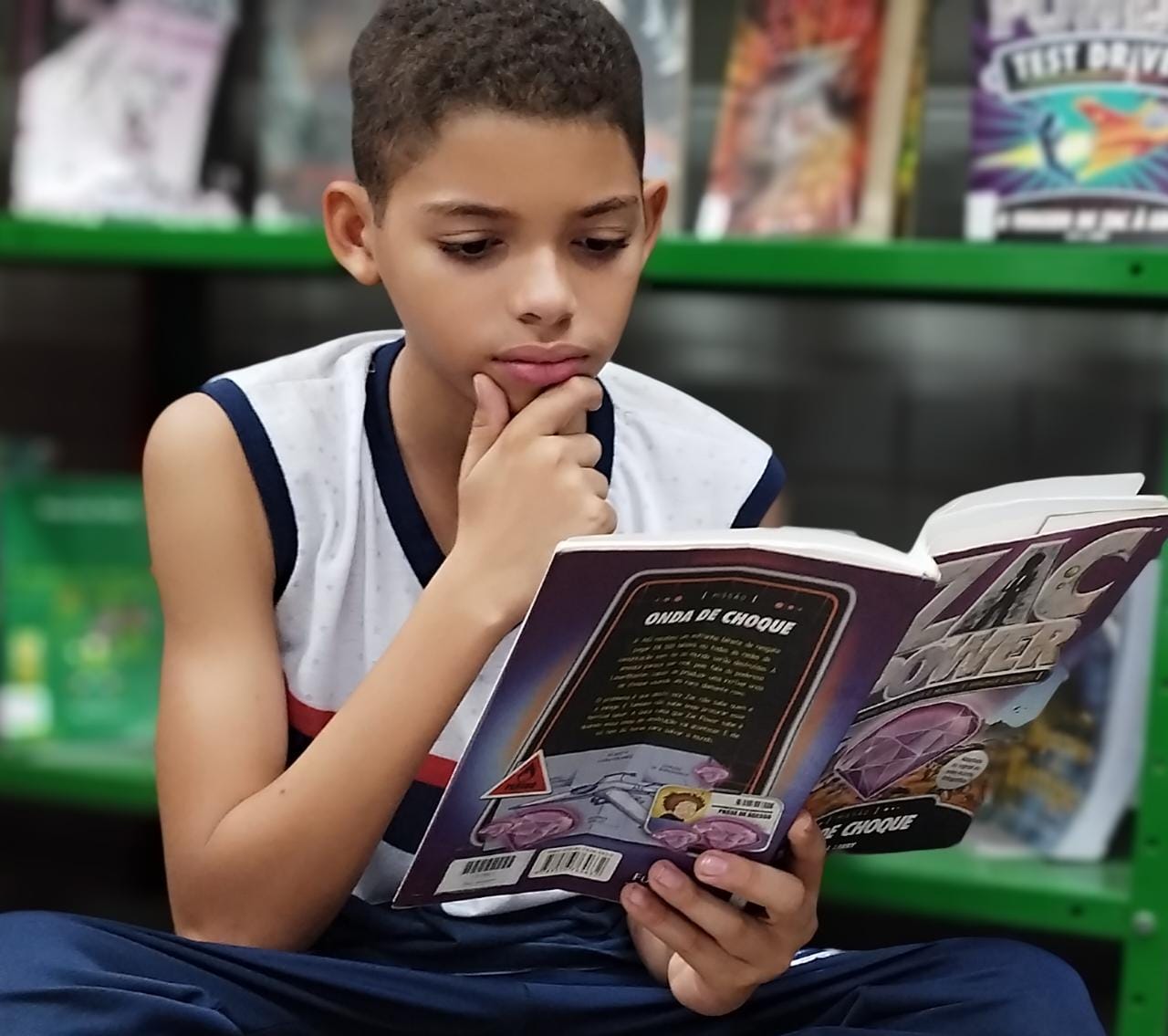 Jovem prodígio de 12 anos, Mickael Souza, almeja o estrelato como escritor e astronauta