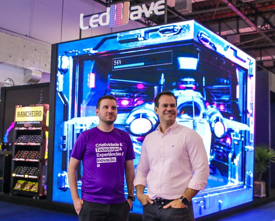 Diretor Comercial Bruno Cardia e o Vice Presidente Alessandro Brito na Latam Retail Expo - Foto: Thiago Duran / Divulgação
