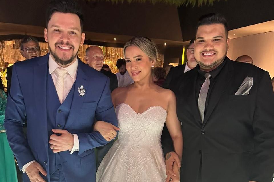 Os noivos: Idiane Caldas e Thiago Costa com Heitor Ximenes - Foto: Divulgação