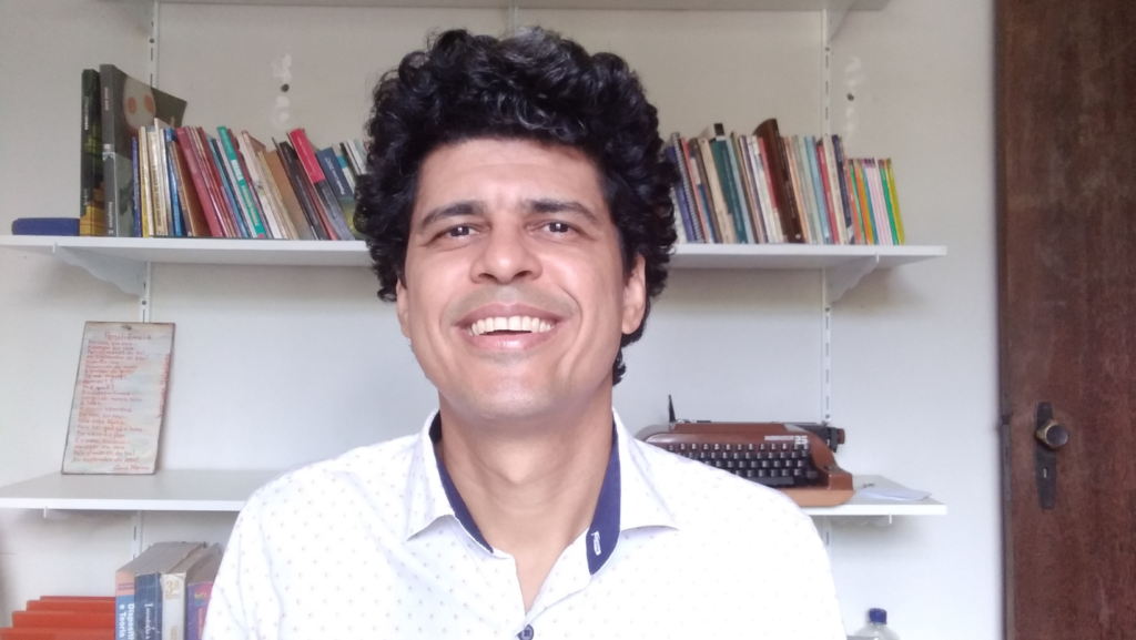 Marcelo Rocha revela a cura interior pela poesia em 'Poesia Caminho Pra Deus