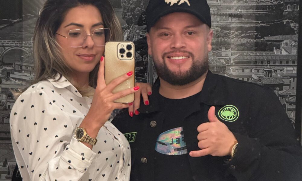 Casal de influenciadores completam 1 mês de namoro e comemoram no Ciao Ristorante, em Mauá