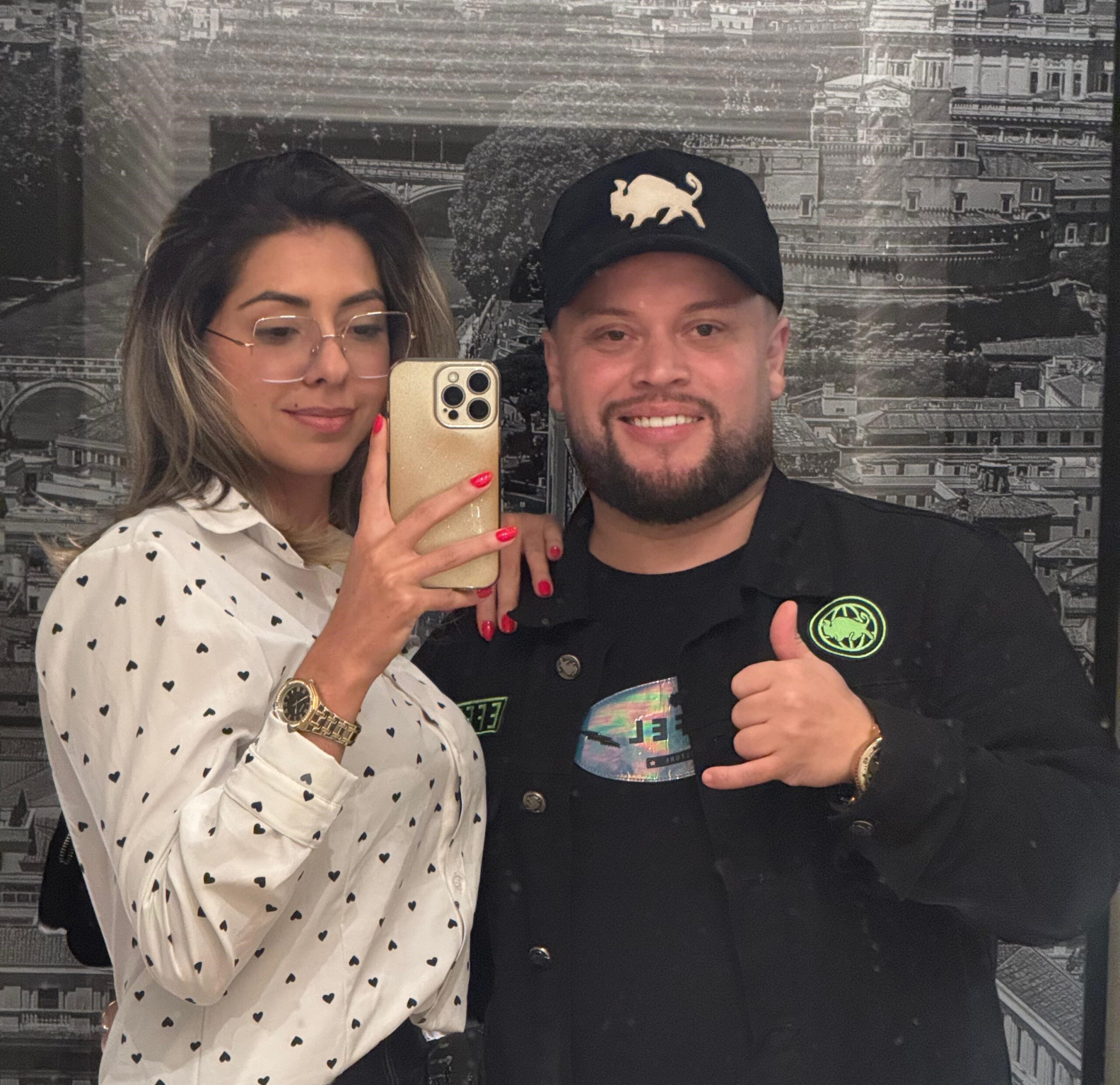 Casal de influenciadores completam 1 mês de namoro e comemoram no Ciao Ristorante, em Mauá