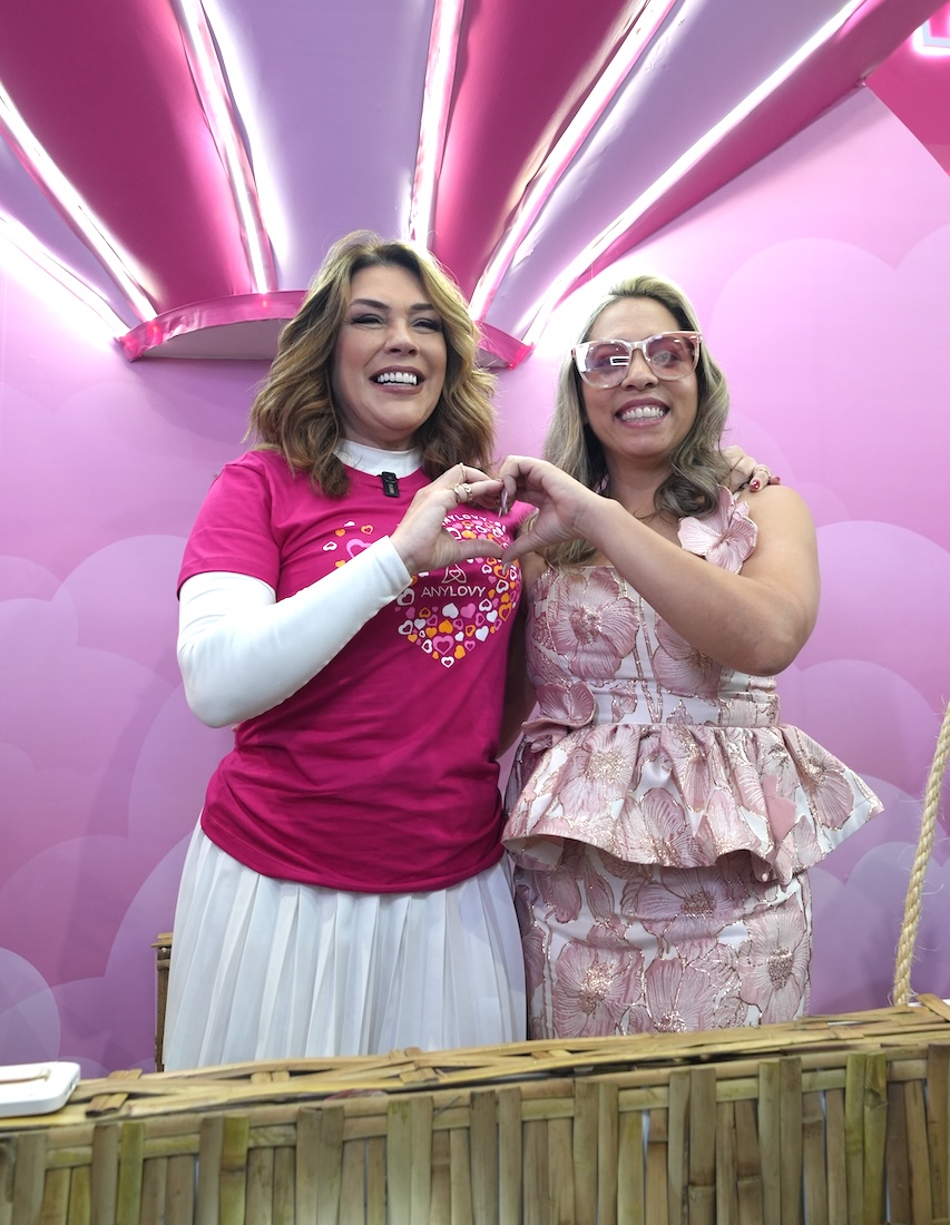 Simony no Stand da AnyLovy na Beauty Fair 2025 - Crédito da Foto: Divulgação