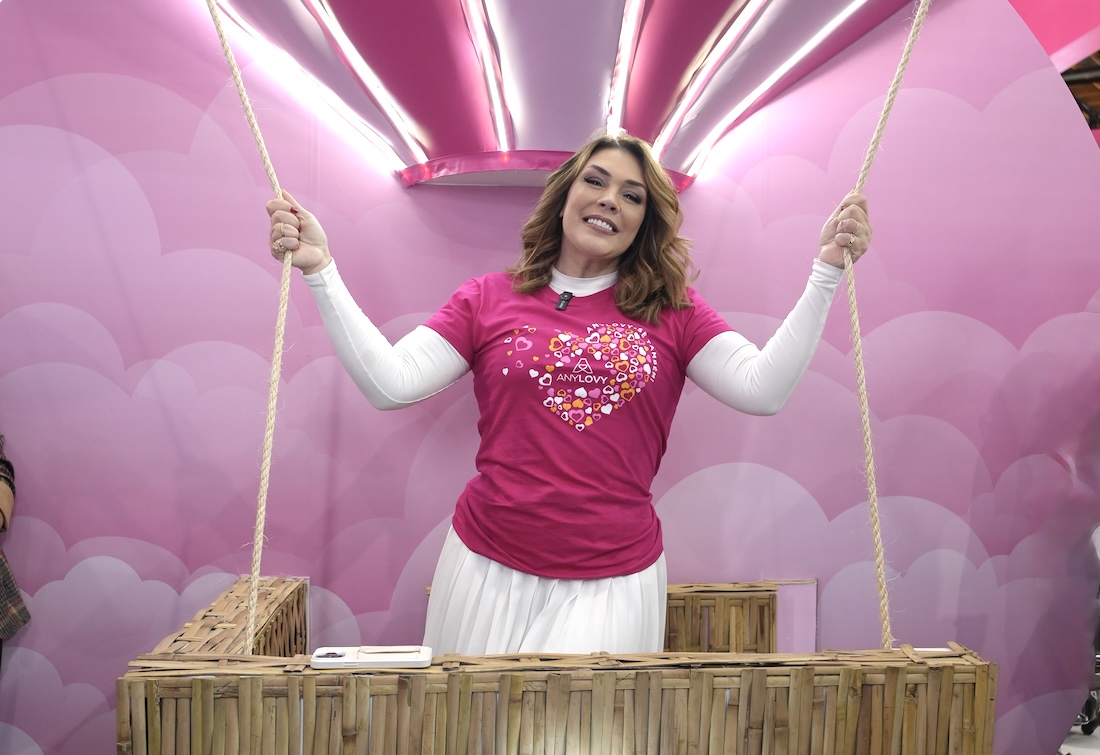 Simony no Stand da AnyLovy na Beauty Fair 2025 - Crédito da Foto: Divulgação