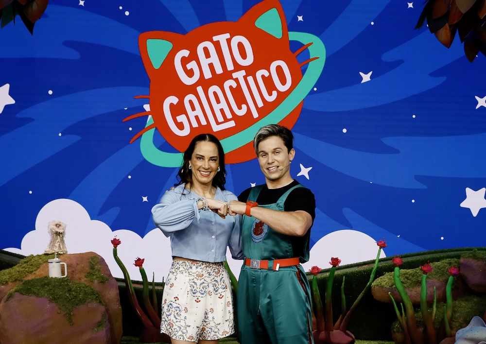 Silvia Abravanel com Gato Galactico no “Sábado Animado” - Crédito da Foto: Lourival Ribeiro / SBT