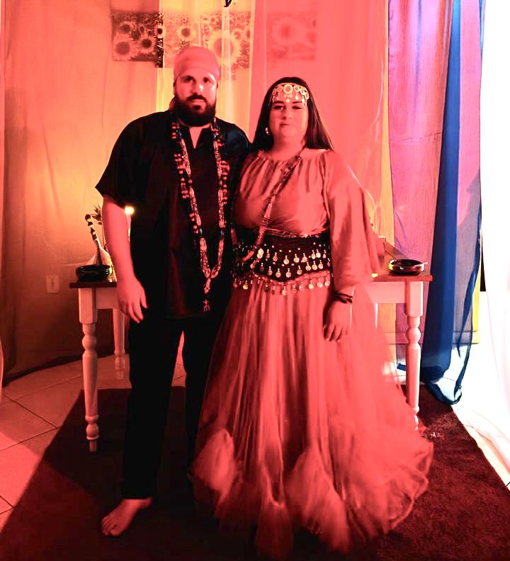 Pai Jheimes de Marabô e Mãe Fran da Cigana - Crédito da Foto: Acervo Pessoal