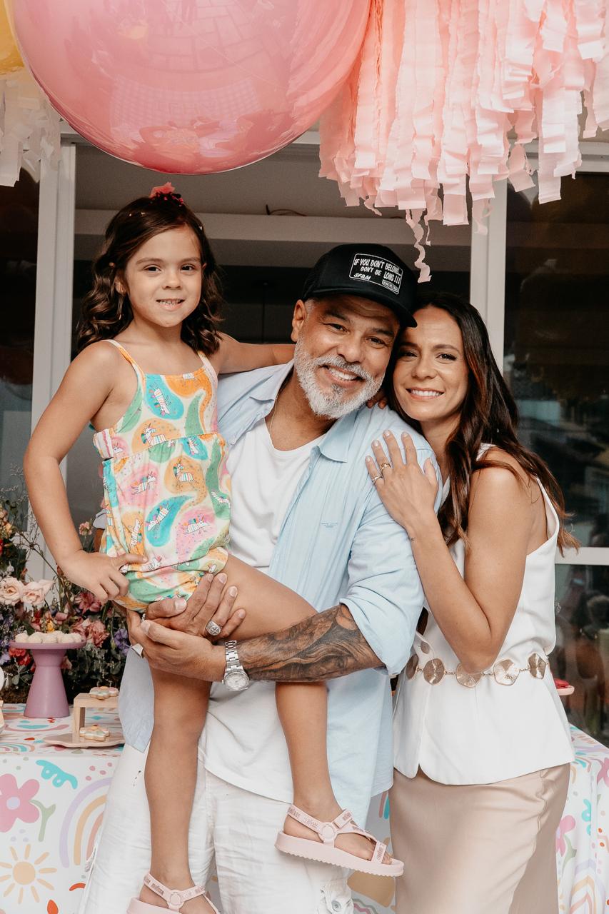 Maurício Mattar, a esposa Shay Dufau e a filha Ilha - Crédito da Foto: Acervo Pessoal