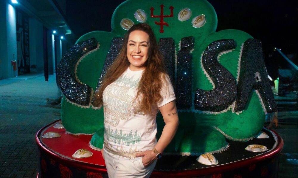 Gina Garcia - Camisa Verde e Branco - Foto: Divulgação