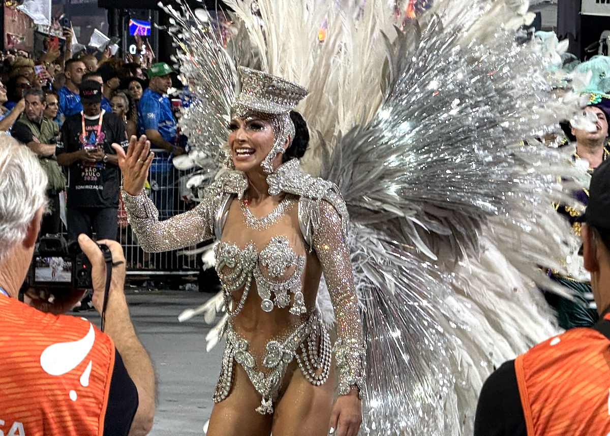 Aline Oliveira, Rainha de Bateria da Mocidade Alegre - Crédito da Foto Renato Cipriano / Divulgação