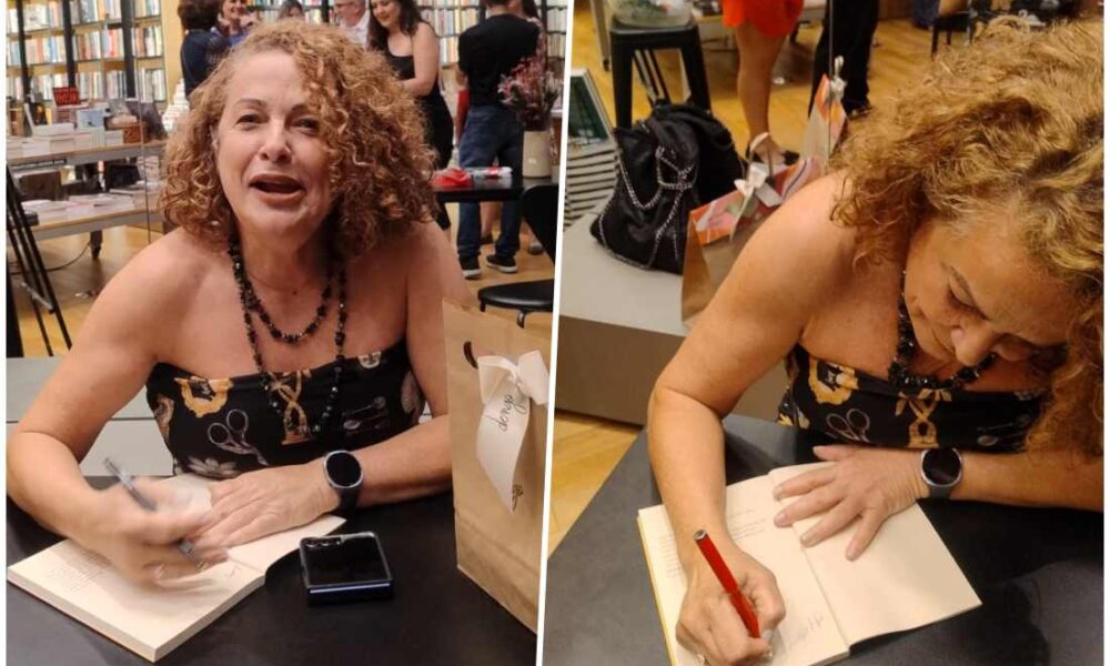 Ana Costa na sessão de autógrafos do Livro A Tríade do Futuro