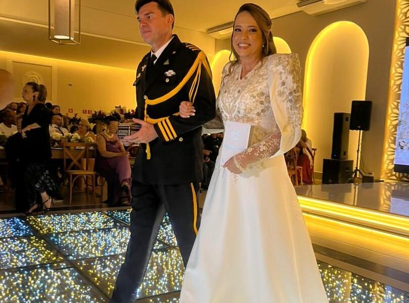 Alexandre Canhoni celebra 25 anos de casamento com Giovana