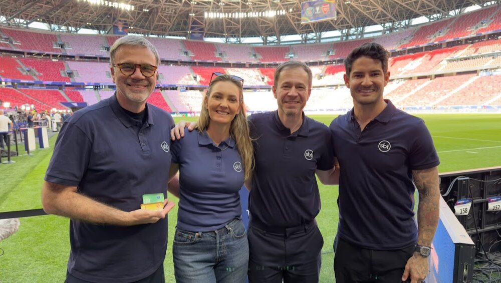Mauro Beting, Nadine Basttos, Tiago Leifert e Alexandre Pato - Foto: Divulgação / SBT