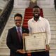 Rafael Satiê entregou o Título de Cidadão Honorário do Município do Rio de Janeiro a Samuel Eleotério