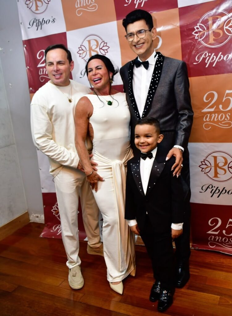 João Miguel com o tio Val Couto e Esdras de Souza e Gretchen- Crédito da Foto: Divulgação