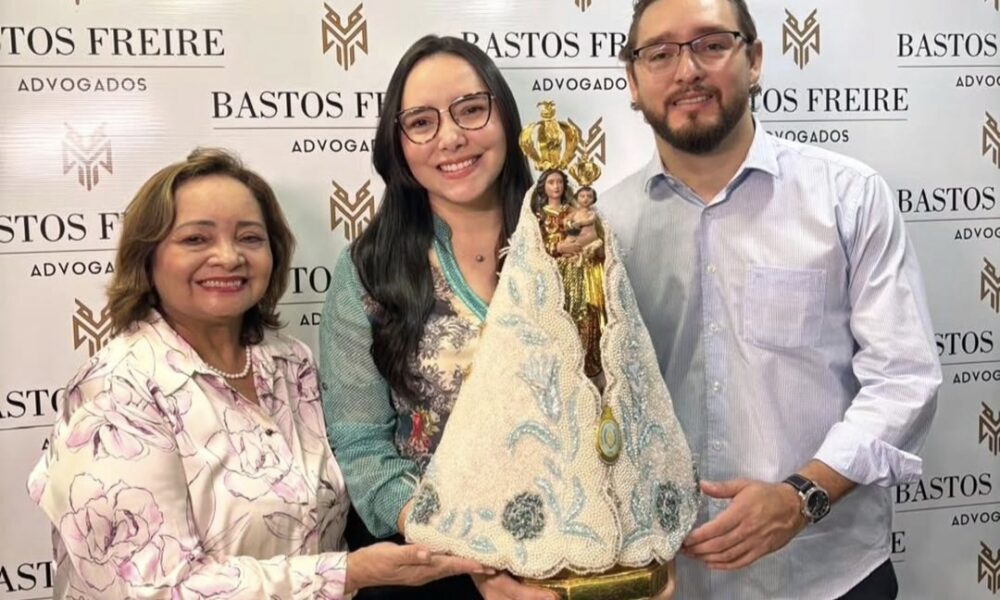 Foto: Suely Margalho e os Filhos Caroline Padilha, Advogada e Coordenadora do Núcleo Tributário do Escritório e Bastos Freire Advogados e Rafael Padilha - Empresário