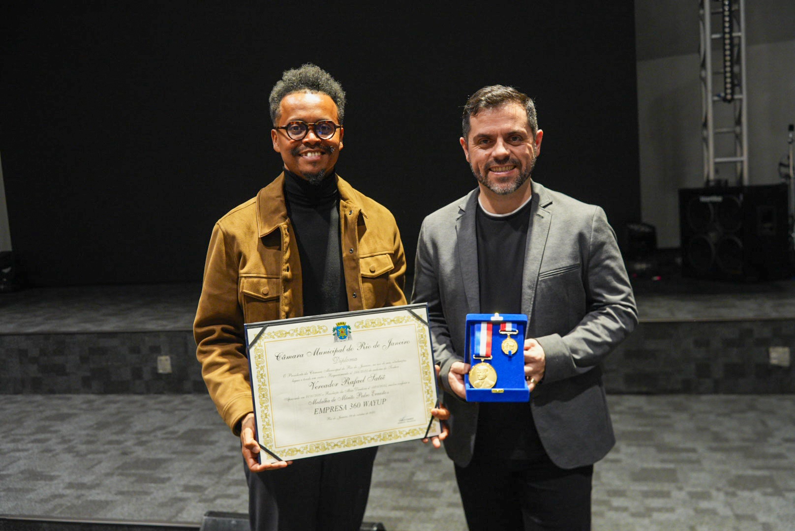 Vereador Rafael Satiê entrega Medalha Pedro Ernesto à 360 WayUp