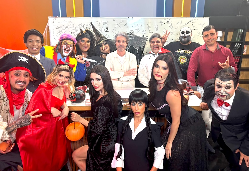 Poliana Roberta com todo o elenco da Escolinha do João Kleber - Crédito da Foto: Divulgação